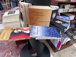 Hyri në ‘Ferma VIP’, librat e Mimoza Ahmetit po shiten me të madhe