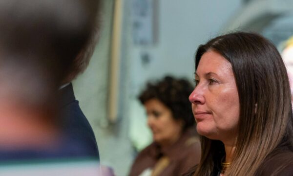 Deputetja italiane: Dialogu Kosovë-Serbi përparon me vështirësi, tensionet në veri shpërthejnë herë pas here